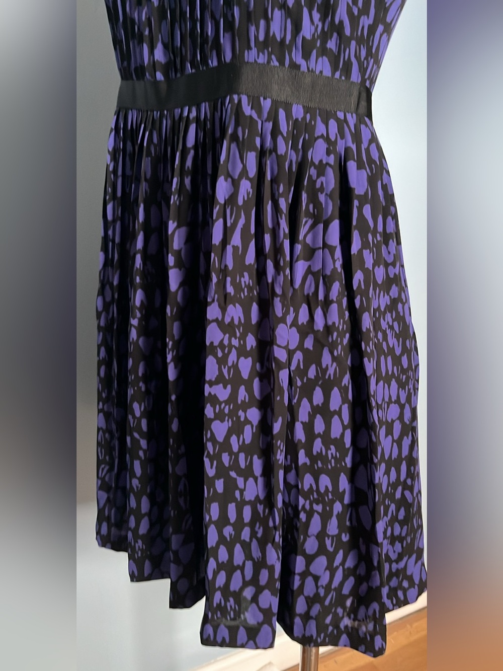 LOFT BLACK AND PURPLE PRINT SLEEVELESS DRESS👗Sz0P - Picture 9 of 13